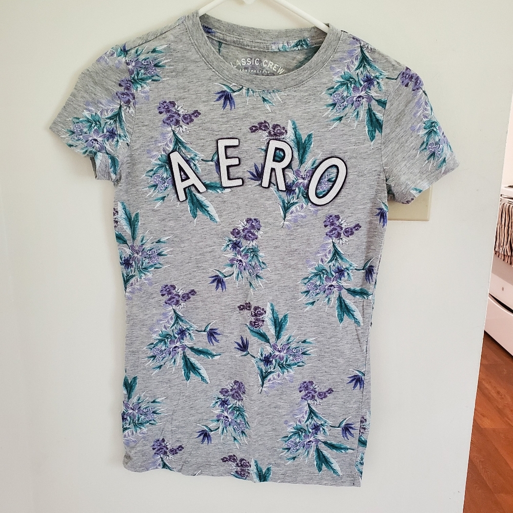 Aeropostale "Aero" flowered Small Tee
